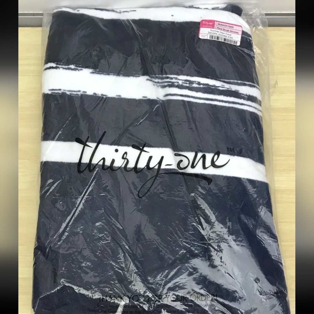 Thirty-one NIP Summer Days Towel Navy Brushstrokes